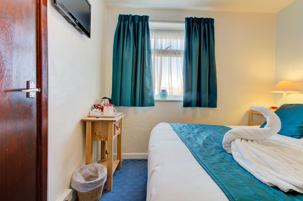 The Strathdon 4*